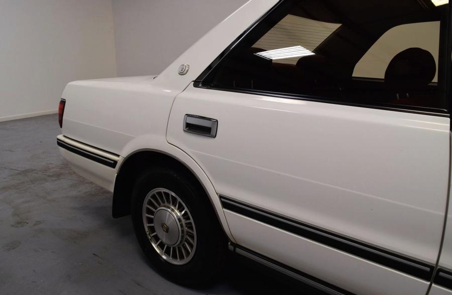 Детали экстерьера Toyota Crown Royal Saloon Super Charger Hardtop (MS137) 1991 года  (фото 16 из 98)